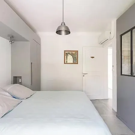 Fully Renovated Provencal House ! Проживання в сім'ї *