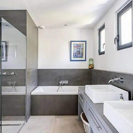 Fully Renovated Provencal House ! * Сен-Тропе